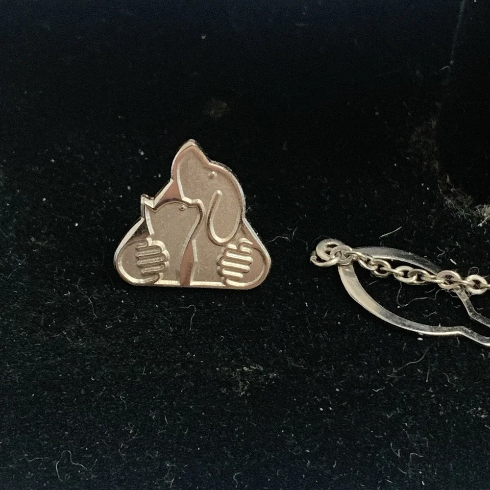 WSAVA Tie Back Lapel Pin 1985 Tokyo Conference Dog Cat Hugging Silver Tone